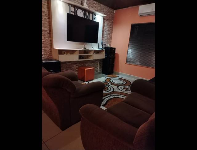 3 BEDROOM FREEHOLD FOR SALE IN RICHVIEW